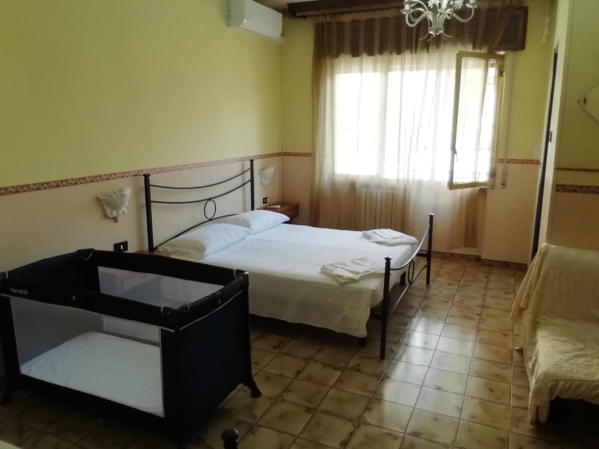 Hotel La Carina Grottaminarda Bagian luar foto